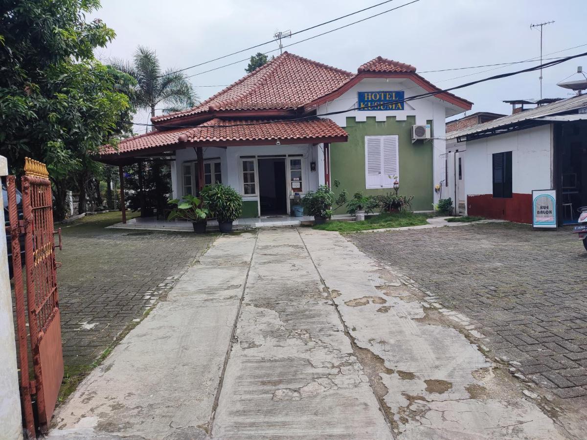 Oyo 90865 Kusuma Hotel Purwakarta